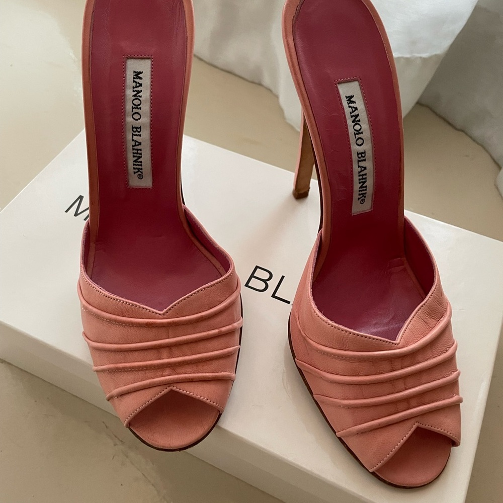 Manolo Blanik
Tog Lace 
Size 37